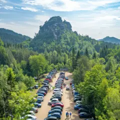 Szczeliniec parking: Jak uniknąć stresu przed wędrówką?