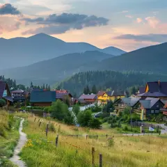 Karkonosze czy Karpacz: co wybrać na górski wypad? Analiza