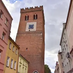 Krzywa Wieża w Ząbkowicach: Polska Piza, musisz ją zobaczyć