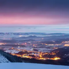 Atrakcje Jeleniej Góry zimą: gdzie na mroźne przygody?