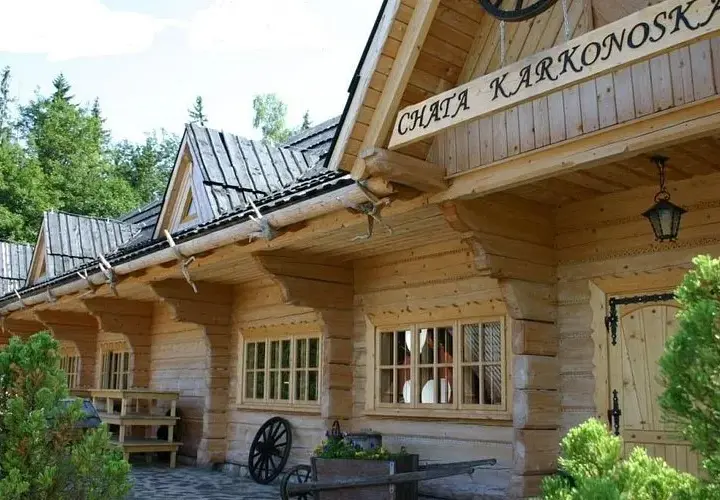 Menu Chata Karkonoska: Co Smacznego Zamówić na Miejscu?