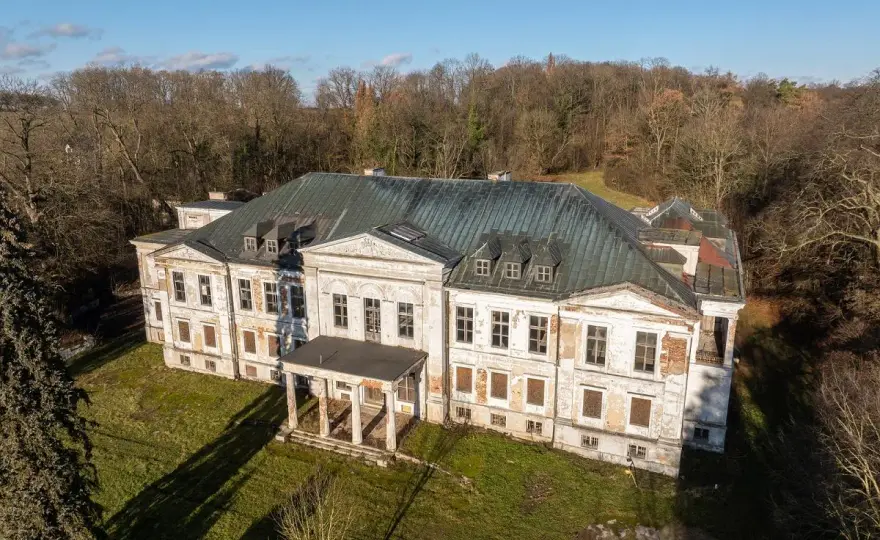 Pałac w Samostrzelu - historia, architektura i atrakcje turystyczne
